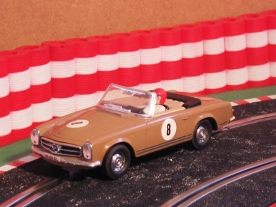 Neldo.net picture of Scalextric Spain Mercedes 250 Sport (Color: brown, Helmet: red)