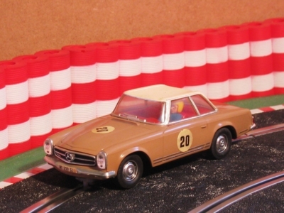 Neldo.net picture of Scalextric Spain Mercedes 250 SL (Color: brown, Rooof: white)