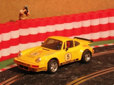 Neldo.net picture of Scalextric Spain Porsche Carrera RS (Color: yellow)