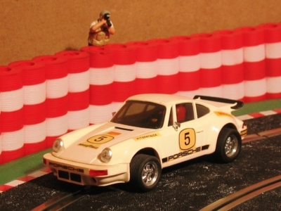 Neldo.net picture of Scalextric Spain Porsche Carrera RS (Color: white, Number 5)