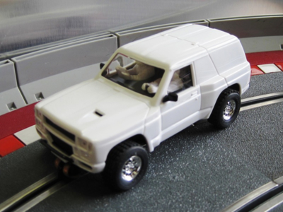 Neldo.net picture of Scalextric Spain Nissan Patrol MAS SLOT (Blanco) sin decoracion