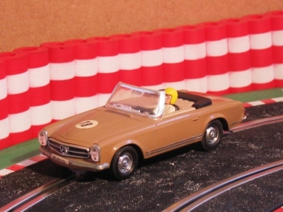 Neldo.net picture of Scalextric Spain Mercedes 250 Sport (Color: brown, Helmet: yellow)