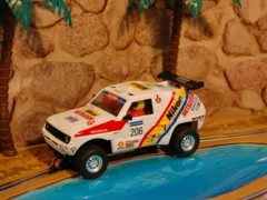 Mitsubishi Pajero Vintage (blanco Con Adhesivos)